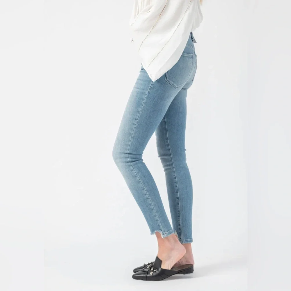 Frame Le High Skinny Front Chew Paltrow 26 NWOT